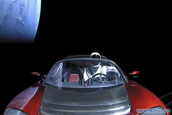 马斯克：我底本那辆特斯拉现在正在地球火星之间航行 至少还要飞1000万年